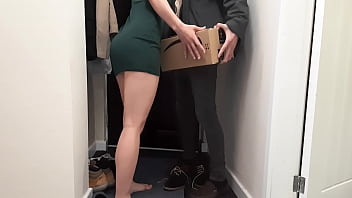 Horny MILF seduces an amazon delivery guy